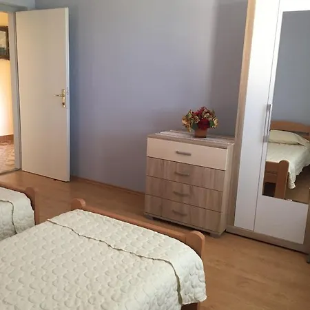 Apartament Suric *